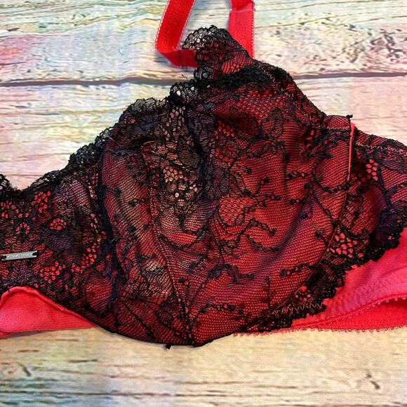 Victoria's Secret Bra Womens 36C Red Black Lace Unlined Demi Bra Valentines - Picture 2 of 5